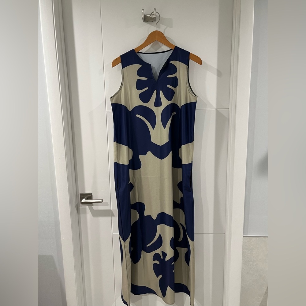 Temu Navy and Cream Sleeveless Dress, Large, NWOT.